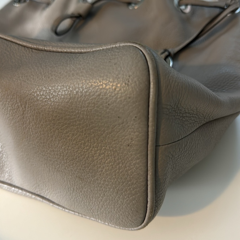 Michael Kors Gray Leather Bucket Bag Drawstring Shoulder‎ Bag Purse - Picture 13 of 16